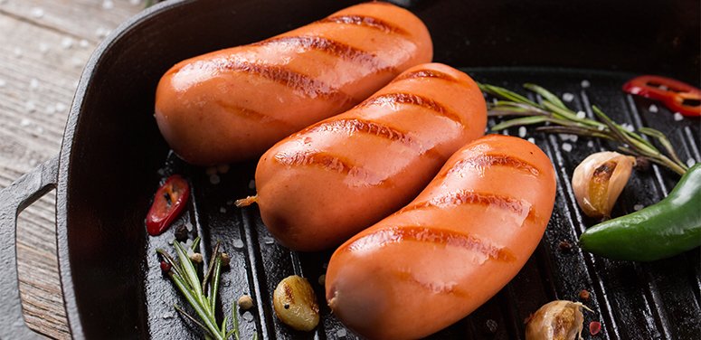 Вкусные сардельки на гриле